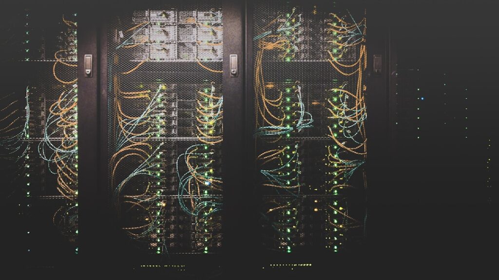 Servidor de hosting y dominio web para negocio PyME con conexión a internet segura