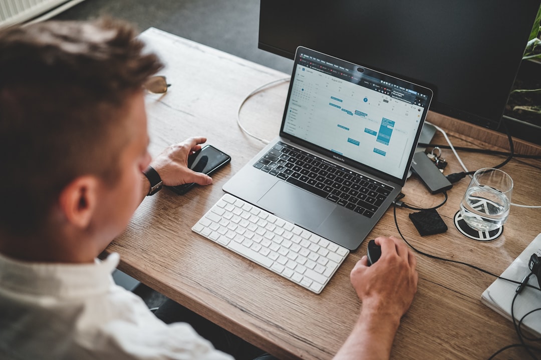 WordPress vs Desarrollo a Medida: ¿Cuál conviene en 2026?